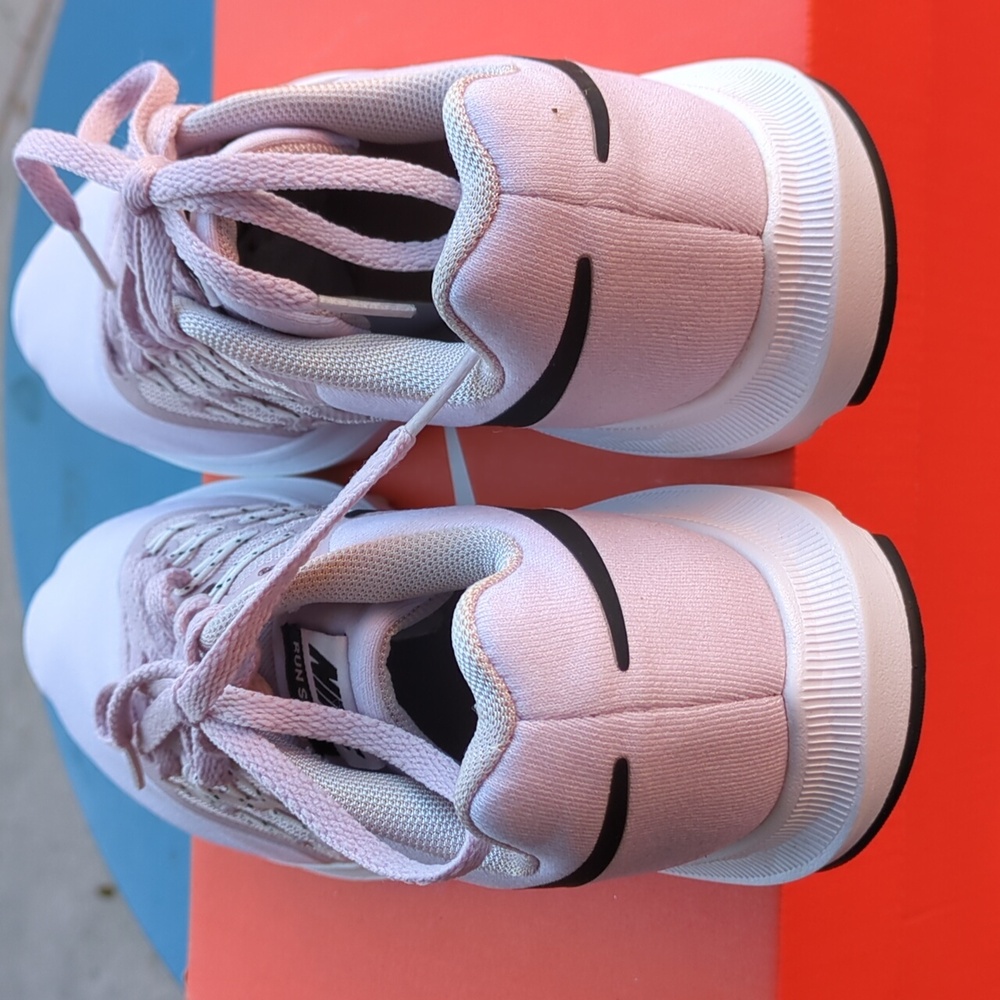 Nike Running shoes, Pink Color, Size 8 - Picture 4 of 8